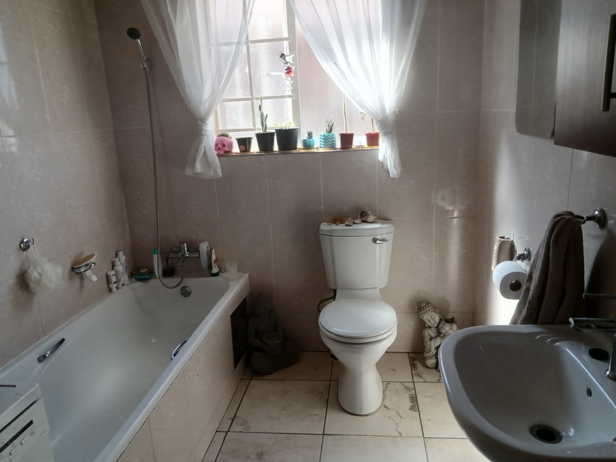 To Let 3 Bedroom Property for Rent in Waterval East North West